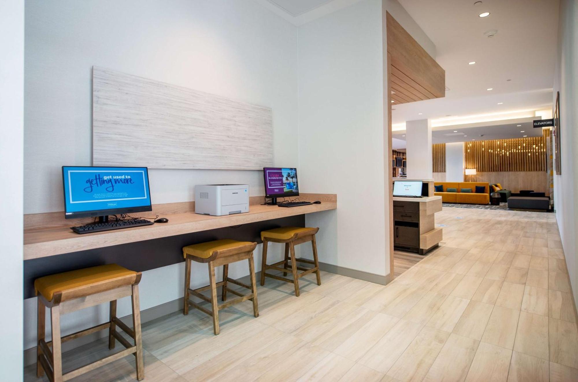 Hilton Garden Inn Moncton Downtown, Nb Экстерьер фото